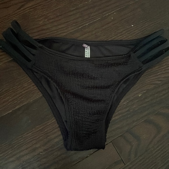 Size small black bathing suit bottom - Picture 1 of 3